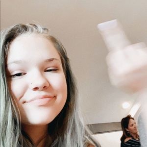 Meet your Posher, Abbi